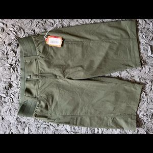 NWT Clamber short.  Color- pacific pine. 13” length. Size 4